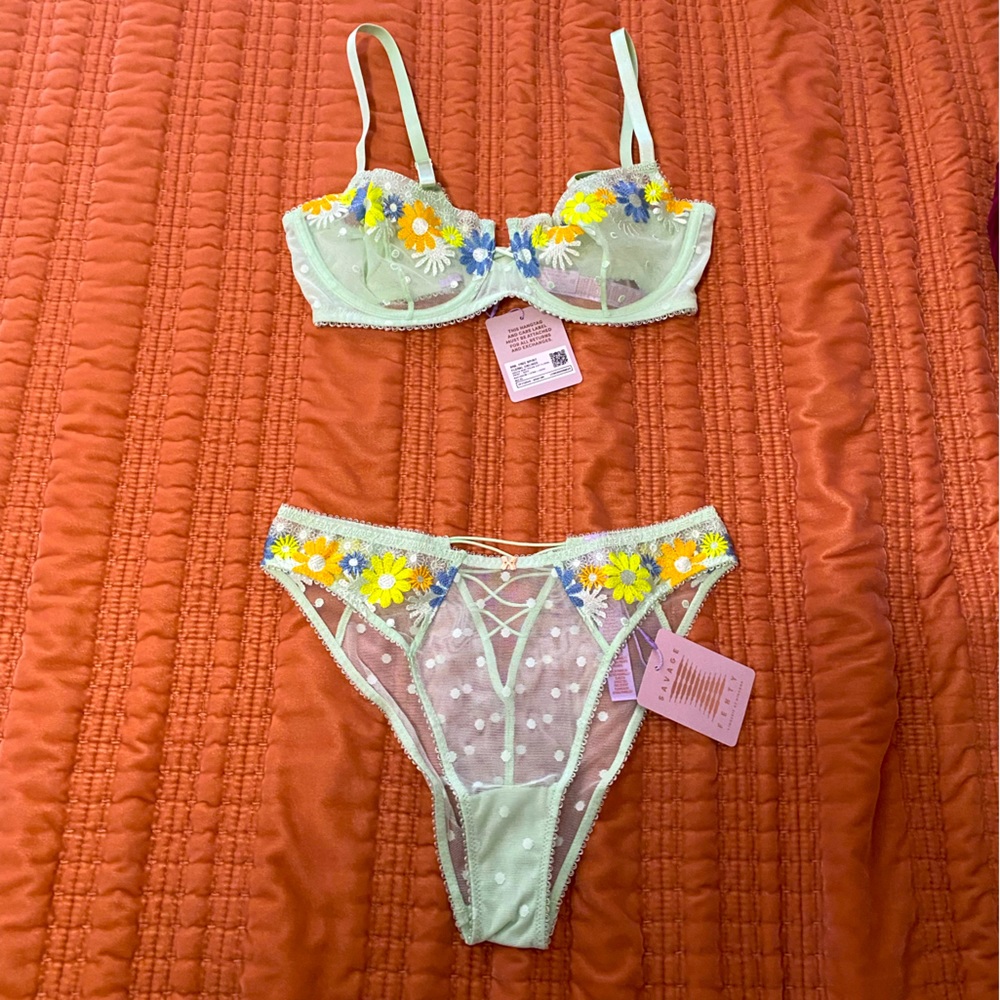 NWT Savage X Fenty Free Spirit Floral Lingerie - Bra (34DD) and Panty (Small)
